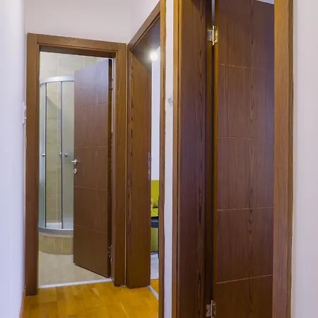 Neo 2 Free Parking Апартаменты *